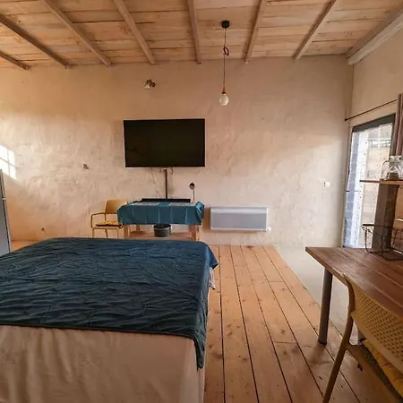 - Independant A Apartment