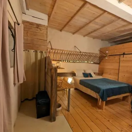 - Independant A Pérouges