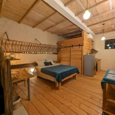 - Independant A Pérouges