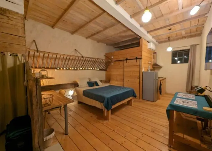 - Indépendant à Pérouges