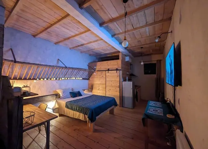 - Indépendant à Pérouges