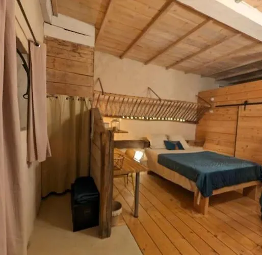 - Independant A Pérouges